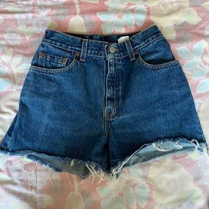 VINTAGE LEVI’s HIGH WAISTED SHORTS - Dark Blue